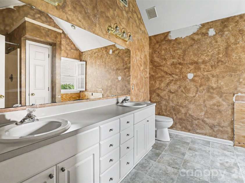 1646 Amanda Lane, Rock Hill, SC 29730.  MLS# CAR4435884, YatesRealty ID 57540. 