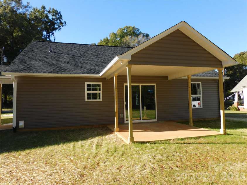 222 Mcclain Street, York, SC 29745.  MLS# CAR4377772, YatesRealty ID 57546. 