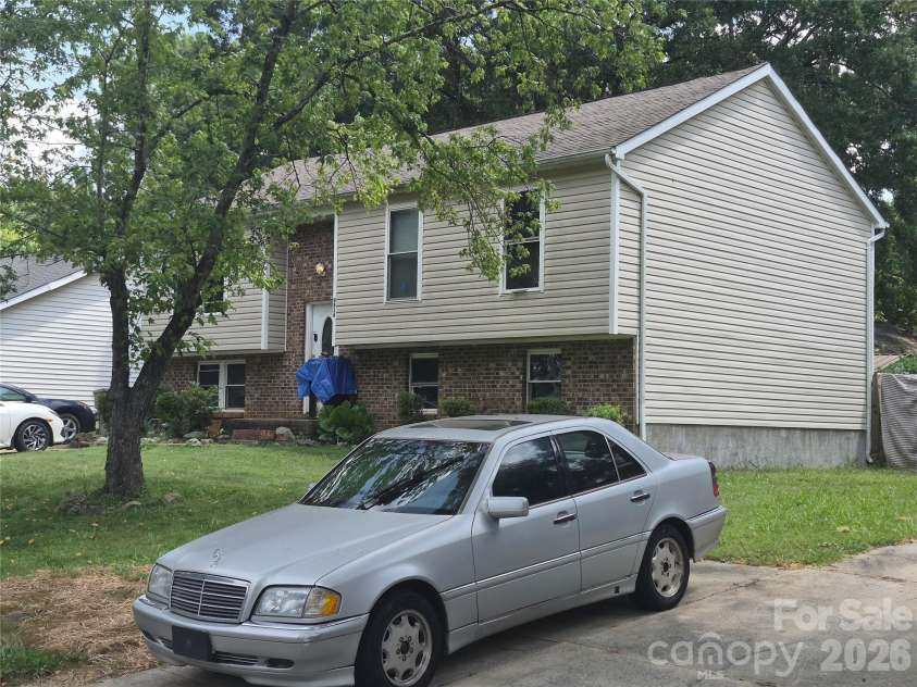 4816 Harri Ann Drive, Charlotte, NC 28227.  MLS# CAR4436103, YatesRealty ID 57549. 
