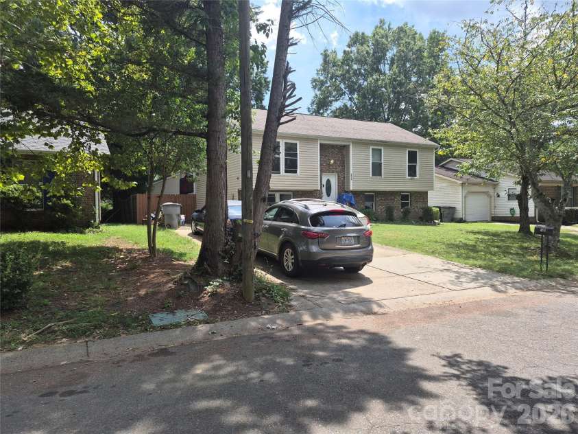4816 Harri Ann Drive, Charlotte, NC 28227.  MLS# CAR4436103, YatesRealty ID 57549. 