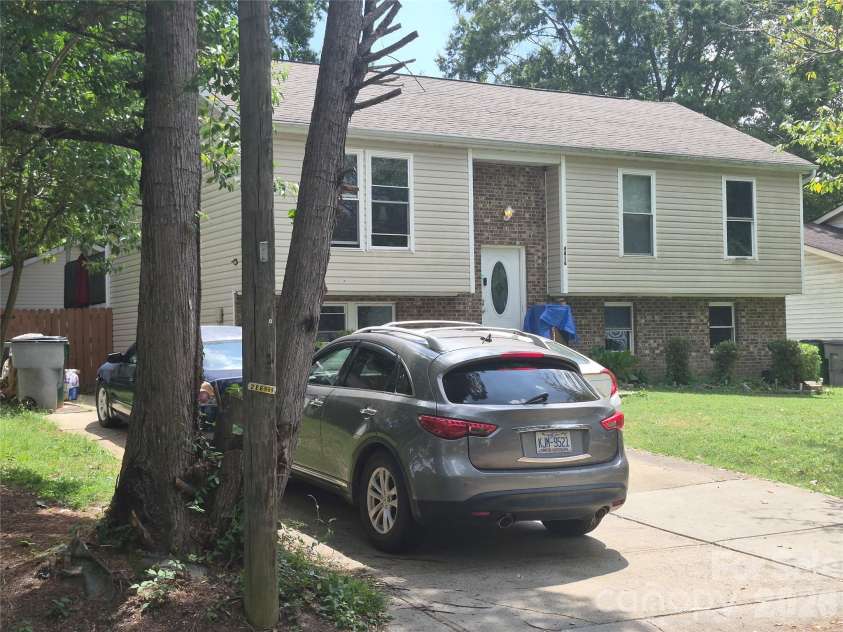 4816 Harri Ann Drive, Charlotte, NC 28227.  MLS# CAR4436103, YatesRealty ID 57549. 