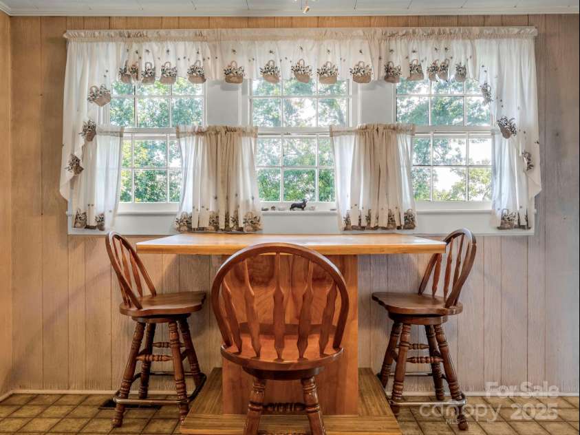 256 School Road, Mill Spring, NC 28756.  MLS# CAR4299323, YatesRealty ID 5755. Breakfast bar