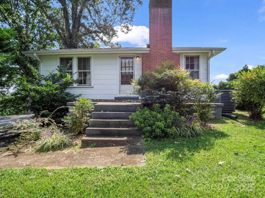 256 School Road, Mill Spring, NC 28756.  MLS# CAR4299323, YatesRealty ID 5755. Entry to main level.
