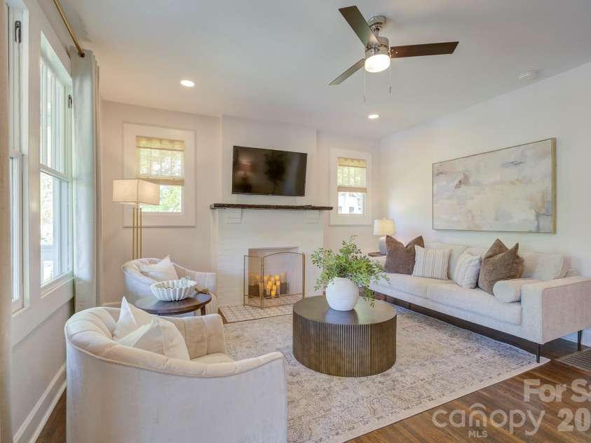 1613 Mint Street, Charlotte, NC 28203.  MLS# CAR4434644, YatesRealty ID 57551. 