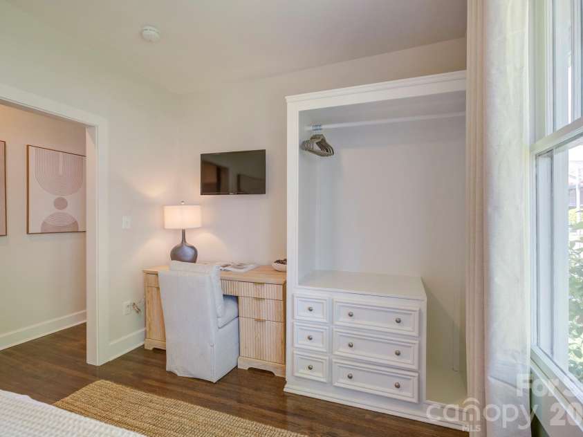 1613 Mint Street, Charlotte, NC 28203.  MLS# CAR4434644, YatesRealty ID 57551. 