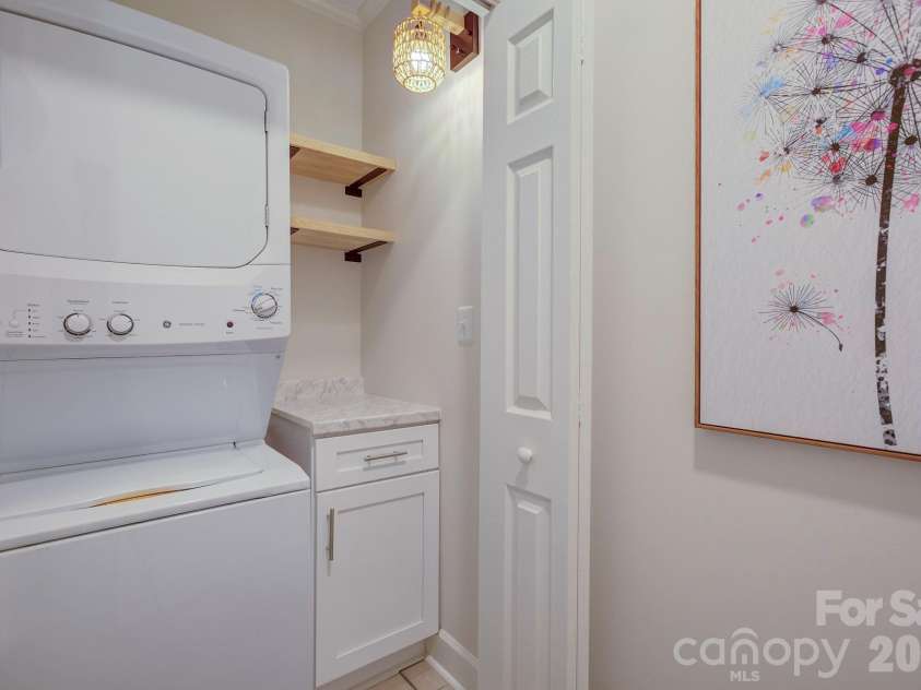 1613 Mint Street, Charlotte, NC 28203.  MLS# CAR4434644, YatesRealty ID 57551. 