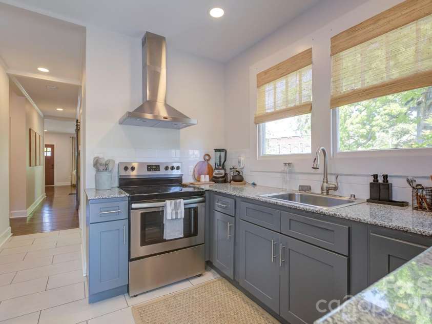 1613 Mint Street, Charlotte, NC 28203.  MLS# CAR4434644, YatesRealty ID 57551. 