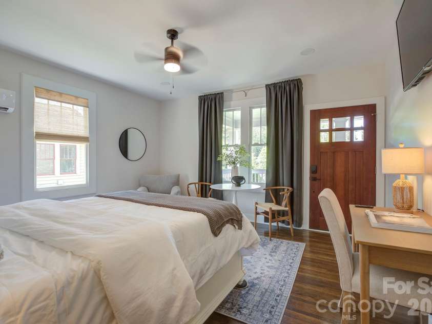 1613 Mint Street, Charlotte, NC 28203.  MLS# CAR4434644, YatesRealty ID 57551. 