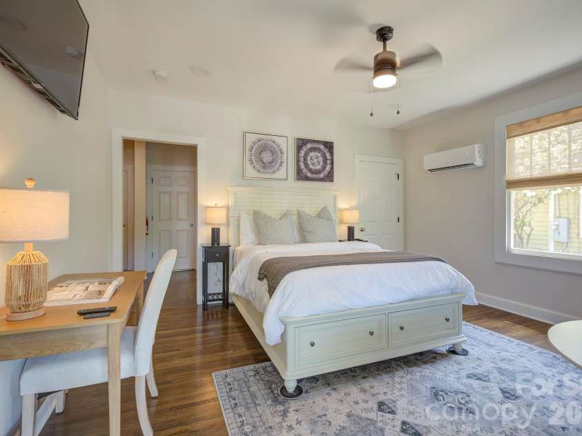 1613 Mint Street, Charlotte, NC 28203.  MLS# CAR4434644, YatesRealty ID 57551. 