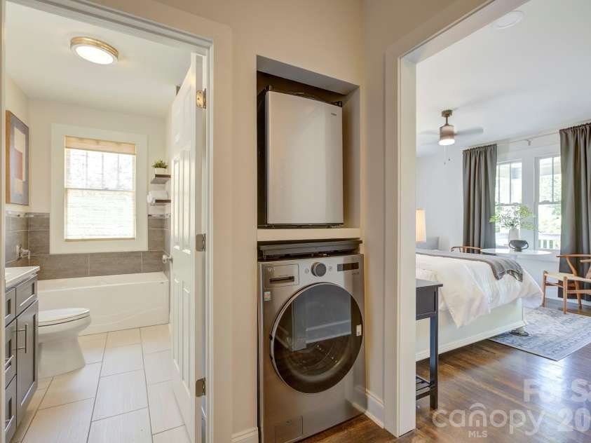 1613 Mint Street, Charlotte, NC 28203.  MLS# CAR4434644, YatesRealty ID 57551. 