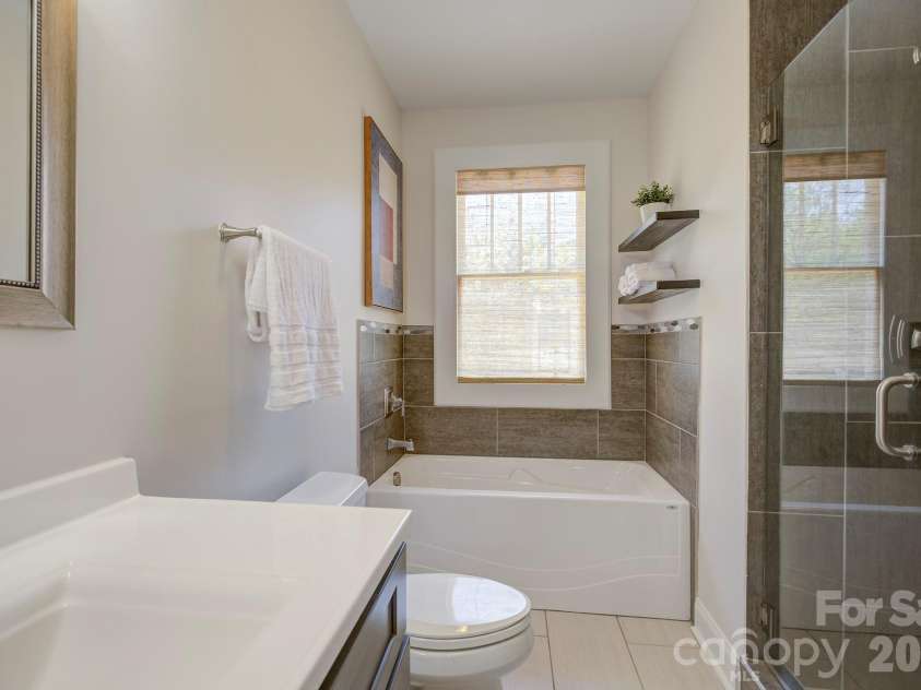 1613 Mint Street, Charlotte, NC 28203.  MLS# CAR4434644, YatesRealty ID 57551. 