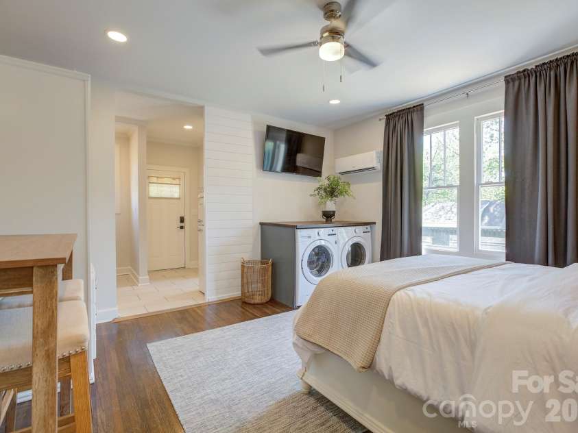 1613 Mint Street, Charlotte, NC 28203.  MLS# CAR4434644, YatesRealty ID 57551. 