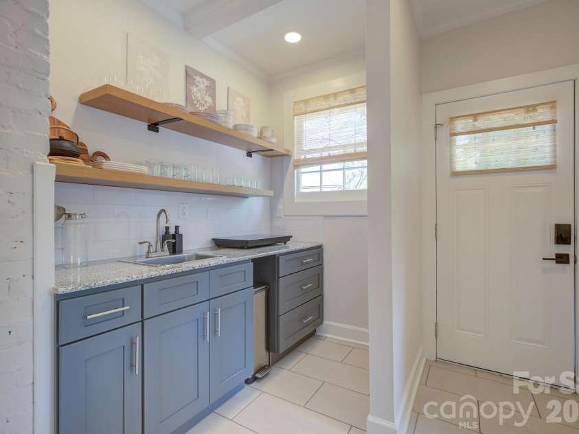 1613 Mint Street, Charlotte, NC 28203.  MLS# CAR4434644, YatesRealty ID 57551. 