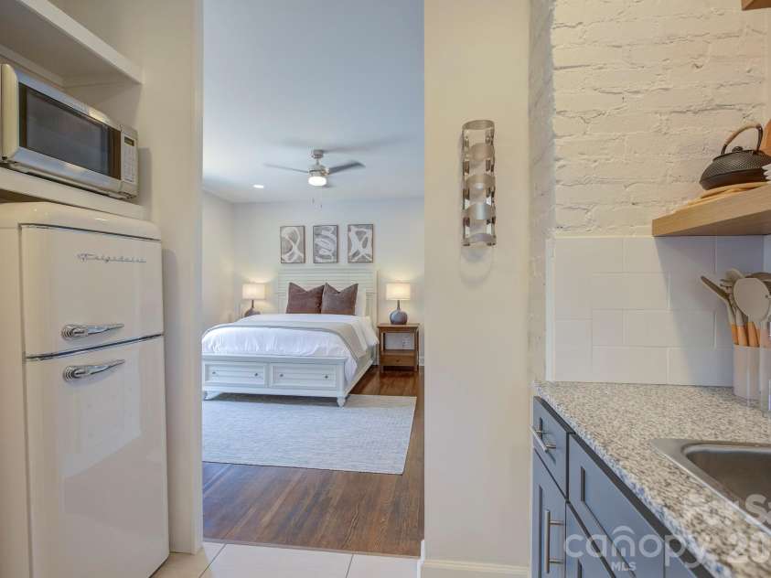 1613 Mint Street, Charlotte, NC 28203.  MLS# CAR4434644, YatesRealty ID 57551. 