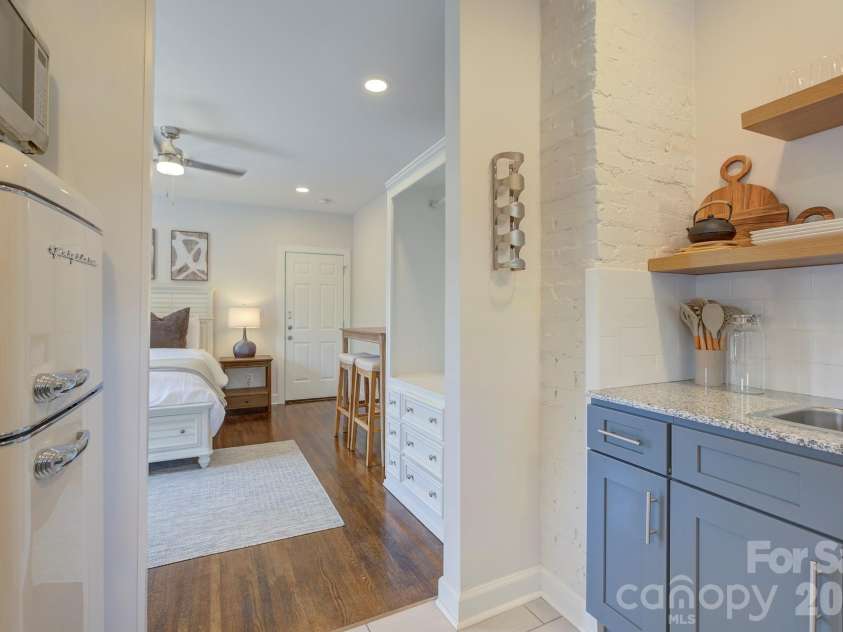 1613 Mint Street, Charlotte, NC 28203.  MLS# CAR4434644, YatesRealty ID 57551. 