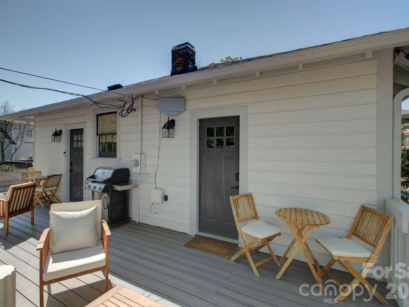 1613 Mint Street, Charlotte, NC 28203.  MLS# CAR4434644, YatesRealty ID 57551. 