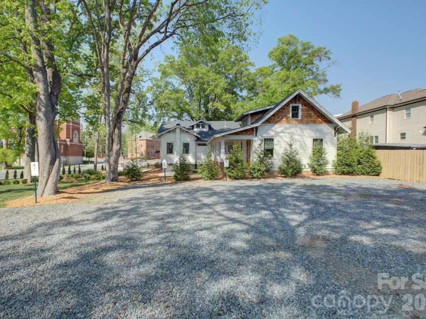 1613 Mint Street, Charlotte, NC 28203.  MLS# CAR4434644, YatesRealty ID 57551. 