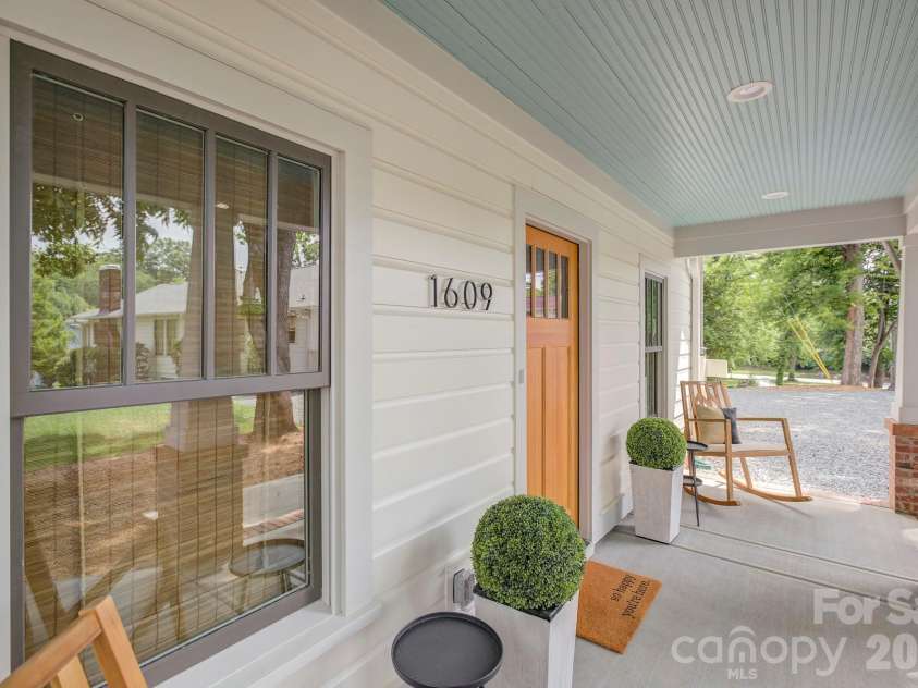 1613 Mint Street, Charlotte, NC 28203.  MLS# CAR4434644, YatesRealty ID 57551. 
