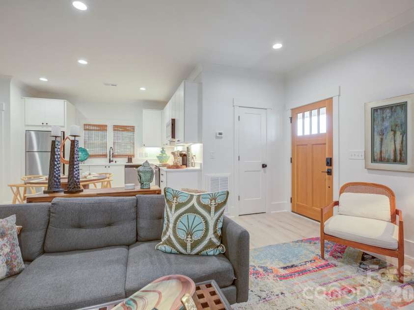 1613 Mint Street, Charlotte, NC 28203.  MLS# CAR4434644, YatesRealty ID 57551. 