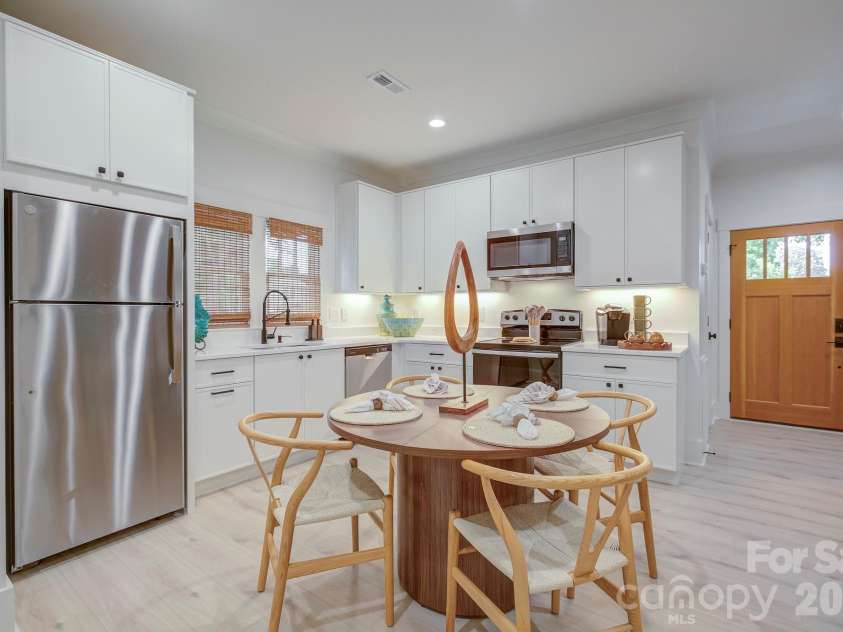 1613 Mint Street, Charlotte, NC 28203.  MLS# CAR4434644, YatesRealty ID 57551. 