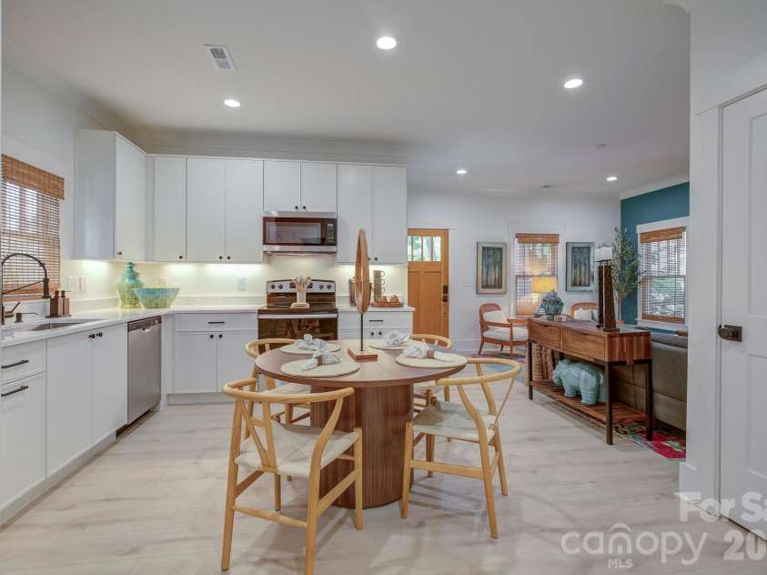 1613 Mint Street, Charlotte, NC 28203.  MLS# CAR4434644, YatesRealty ID 57551. 