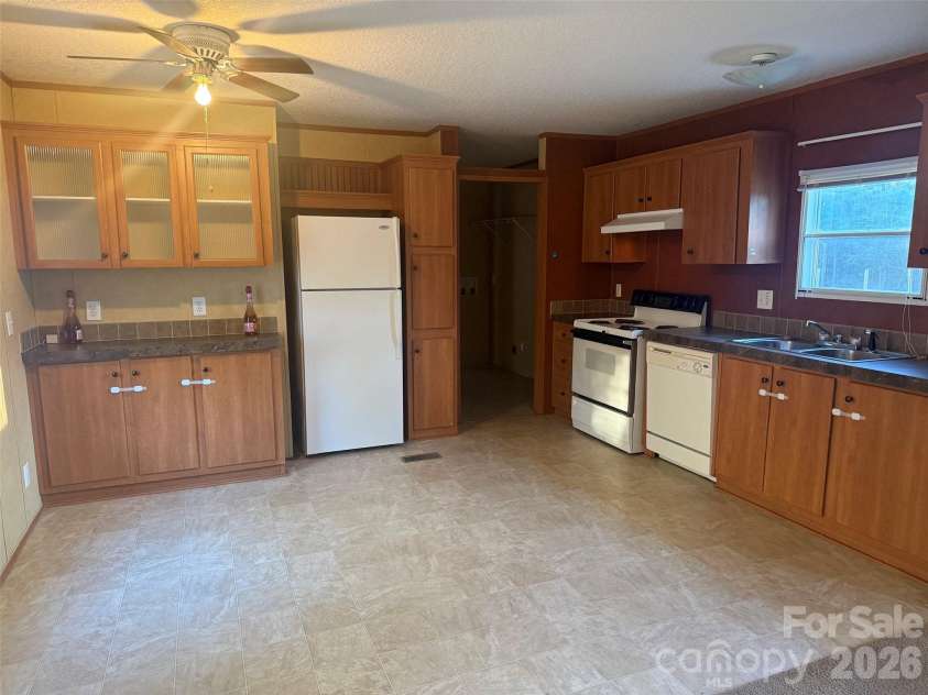 307 Rustling Oaks Road, Kershaw, SC 29067.  MLS# CAR4435230, YatesRealty ID 57555. 