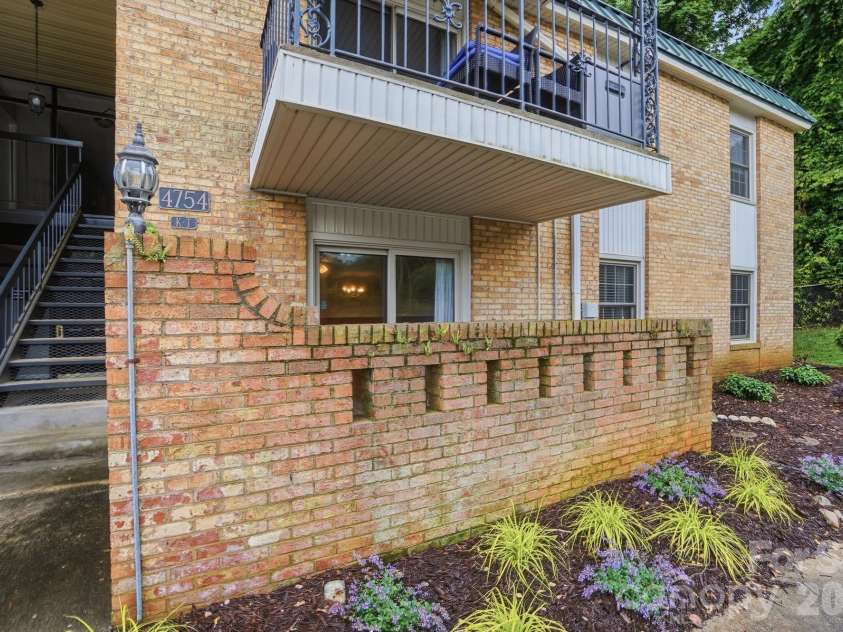 4754 Hedgemore Drive, Charlotte, NC 28209.  MLS# CAR4436121, YatesRealty ID 57557. 