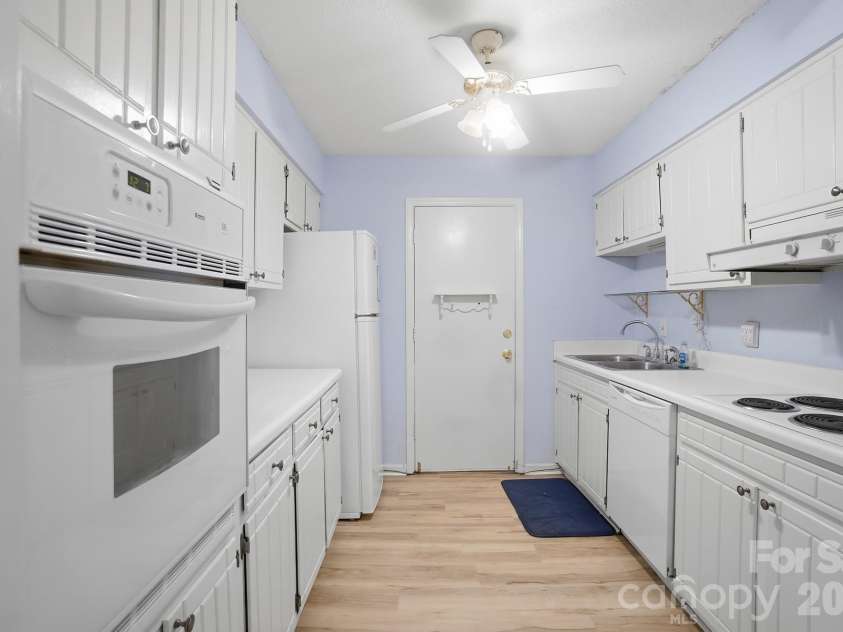 4754 Hedgemore Drive, Charlotte, NC 28209.  MLS# CAR4436121, YatesRealty ID 57557. 