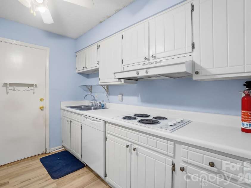 4754 Hedgemore Drive, Charlotte, NC 28209.  MLS# CAR4436121, YatesRealty ID 57557. 