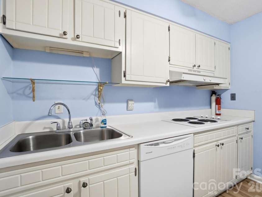 4754 Hedgemore Drive, Charlotte, NC 28209.  MLS# CAR4436121, YatesRealty ID 57557. 