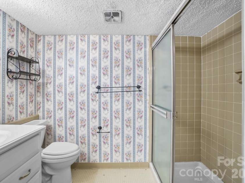 4754 Hedgemore Drive, Charlotte, NC 28209.  MLS# CAR4436121, YatesRealty ID 57557. 