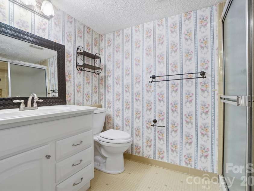 4754 Hedgemore Drive, Charlotte, NC 28209.  MLS# CAR4436121, YatesRealty ID 57557. 