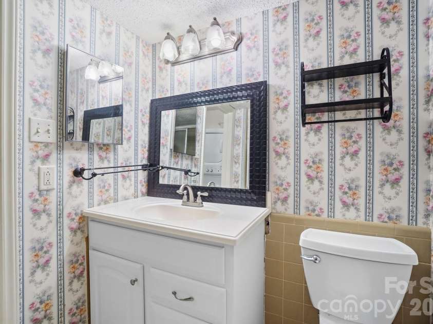 4754 Hedgemore Drive, Charlotte, NC 28209.  MLS# CAR4436121, YatesRealty ID 57557. 