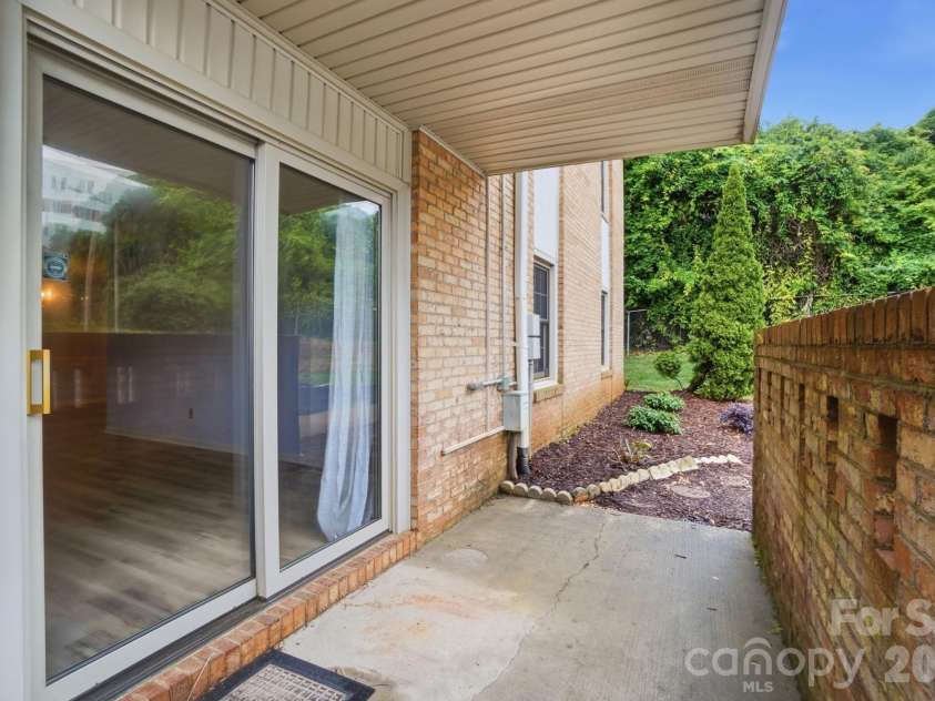 4754 Hedgemore Drive, Charlotte, NC 28209.  MLS# CAR4436121, YatesRealty ID 57557. 