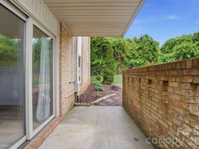 4754 Hedgemore Drive, Charlotte, NC 28209.  MLS# CAR4436121, YatesRealty ID 57557. 