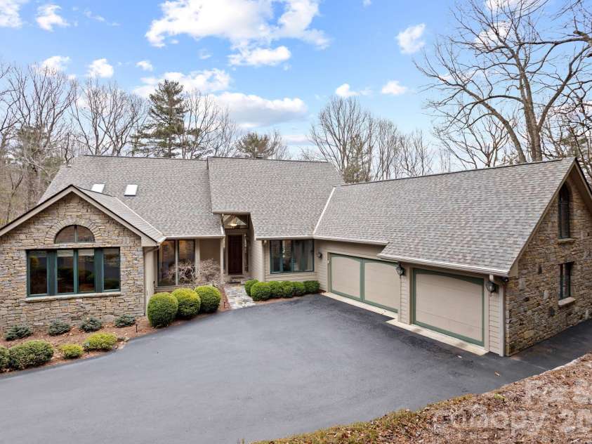 175 Overlook Drive, Flat Rock, NC 28731.  MLS# CAR4342119, YatesRealty ID 5756. 