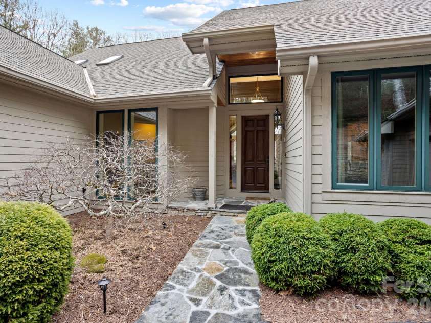 175 Overlook Drive, Flat Rock, NC 28731.  MLS# CAR4342119, YatesRealty ID 5756. 