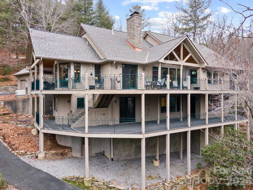 175 Overlook Drive, Flat Rock, NC 28731.  MLS# CAR4342119, YatesRealty ID 5756. 