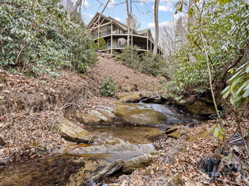 175 Overlook Drive, Flat Rock, NC 28731.  MLS# CAR4342119, YatesRealty ID 5756. 