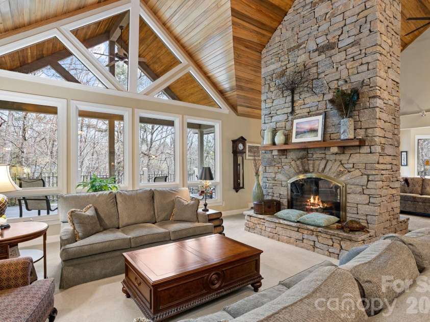 175 Overlook Drive, Flat Rock, NC 28731.  MLS# CAR4342119, YatesRealty ID 5756. 