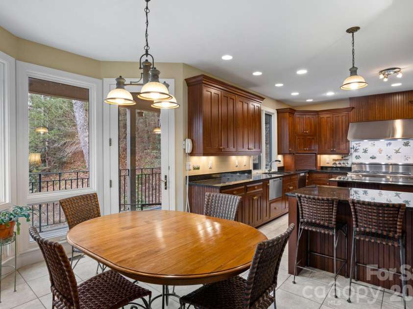 175 Overlook Drive, Flat Rock, NC 28731.  MLS# CAR4342119, YatesRealty ID 5756. 