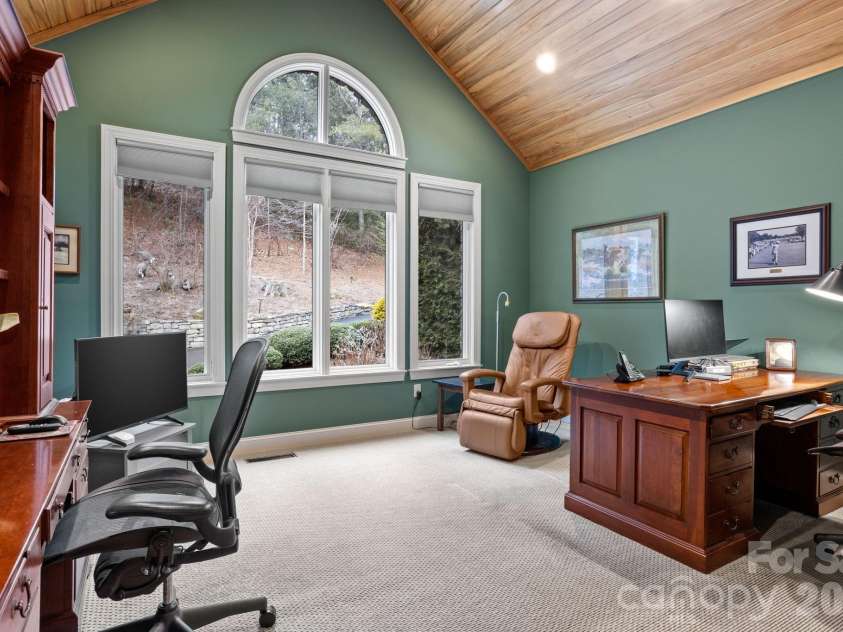 175 Overlook Drive, Flat Rock, NC 28731.  MLS# CAR4342119, YatesRealty ID 5756. 