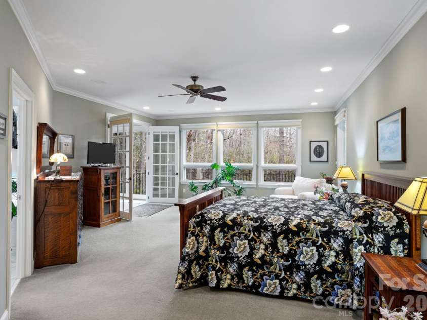 175 Overlook Drive, Flat Rock, NC 28731.  MLS# CAR4342119, YatesRealty ID 5756. 
