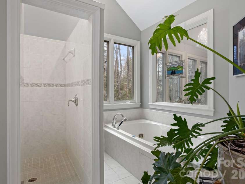 175 Overlook Drive, Flat Rock, NC 28731.  MLS# CAR4342119, YatesRealty ID 5756. 