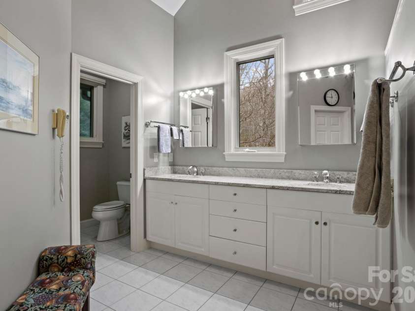 175 Overlook Drive, Flat Rock, NC 28731.  MLS# CAR4342119, YatesRealty ID 5756. 