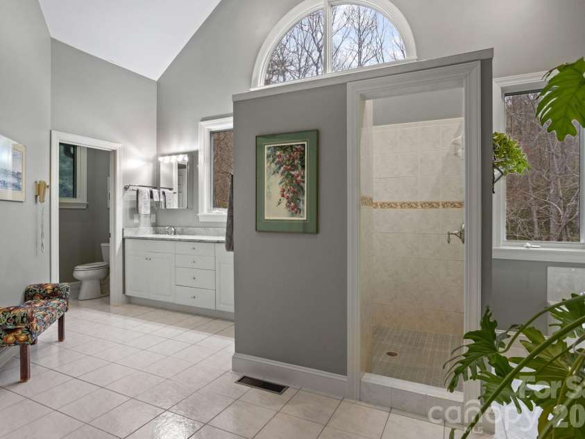 175 Overlook Drive, Flat Rock, NC 28731.  MLS# CAR4342119, YatesRealty ID 5756. 