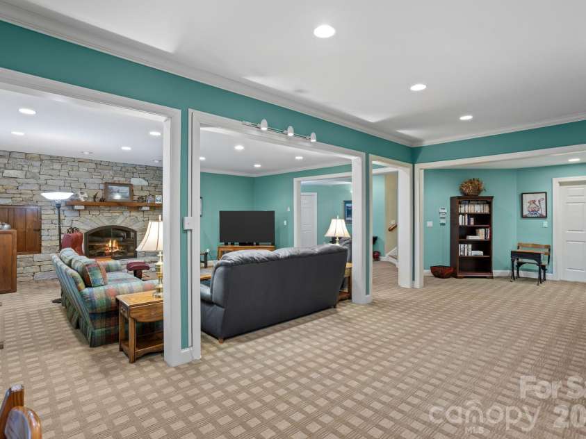 175 Overlook Drive, Flat Rock, NC 28731.  MLS# CAR4342119, YatesRealty ID 5756. 