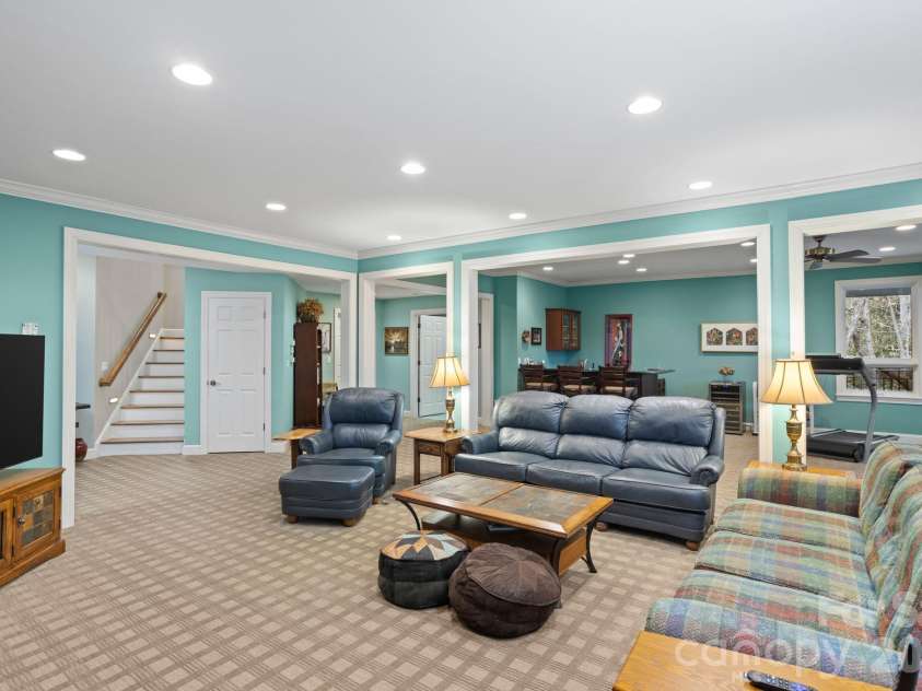 175 Overlook Drive, Flat Rock, NC 28731.  MLS# CAR4342119, YatesRealty ID 5756. 