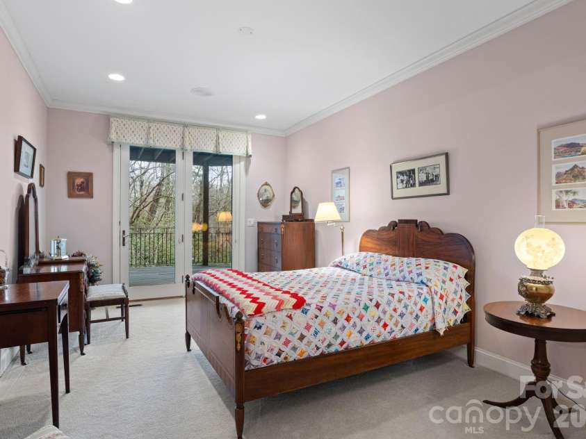 175 Overlook Drive, Flat Rock, NC 28731.  MLS# CAR4342119, YatesRealty ID 5756. 