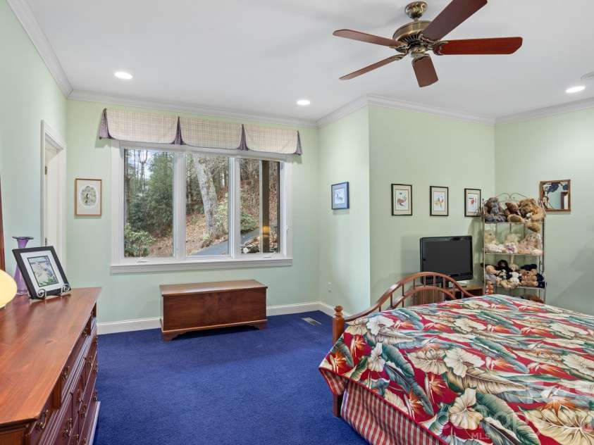 175 Overlook Drive, Flat Rock, NC 28731.  MLS# CAR4342119, YatesRealty ID 5756. 